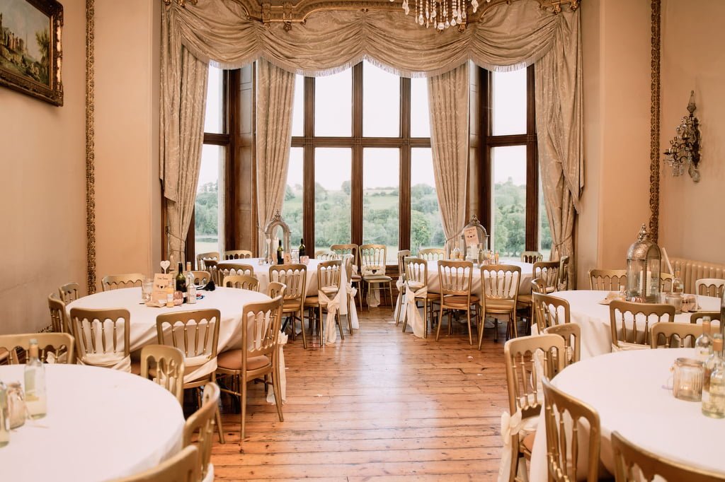 a dining room filled with lots of tables and chairs.