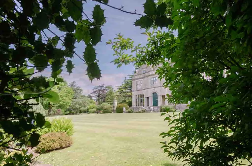 Batch Photographer: We chose bath: a large house sitting in the middle of a lush green field.