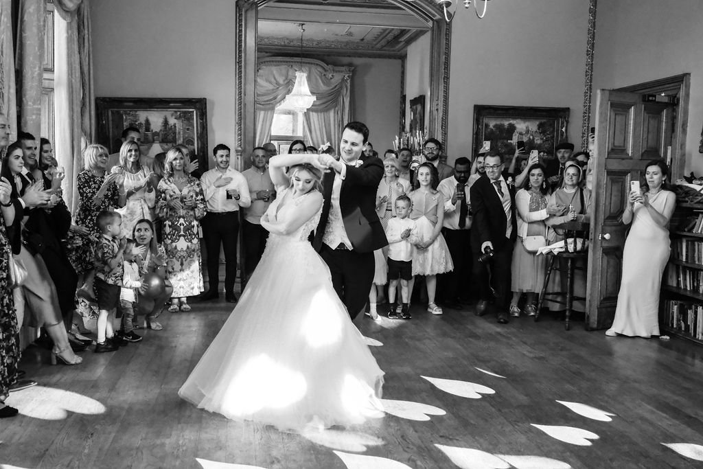 The Ultimate Guide to Wedding First Dance 💃 - The FX Works