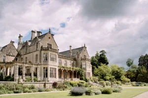 Orchardleigh House, a large mansion nestled in the middle of a lush garden, is the perfect venue for any occasion. As an experienced Orchardleigh House Wedding Photographer, I am skilled in capturing