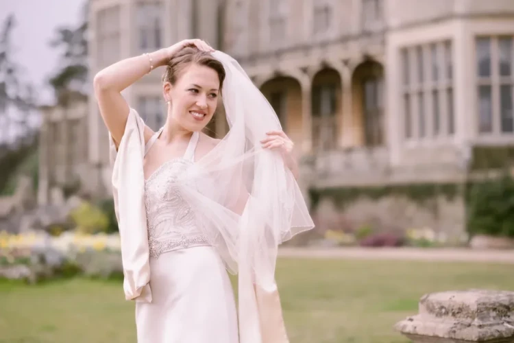 Wedding Photography Check List: Orchardleigh House Bride, Wedding Photography: a woman in a white dress and a veil.